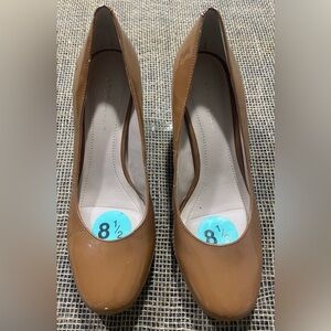 BCBGeneration Tan Patent Leather Heels, Size 8.5, Round Toe Moderate Heel